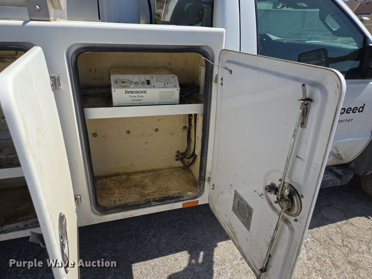 image for item EQ6819 2012 Ford F450 Super Duty bucket truck