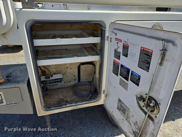 image for item EQ6819 2012 Ford F450 Super Duty bucket truck