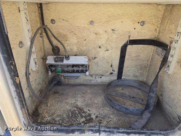 image for item EQ6819 2012 Ford F450 Super Duty bucket truck