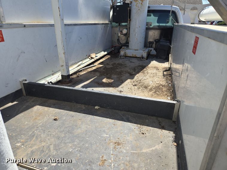 image for item EQ6819 2012 Ford F450 Super Duty bucket truck