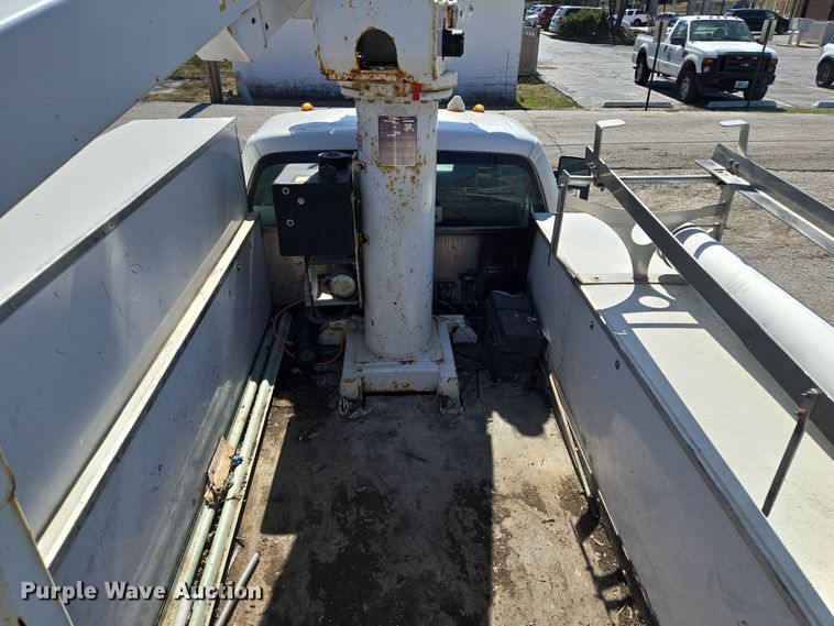 image for item EQ6819 2012 Ford F450 Super Duty bucket truck