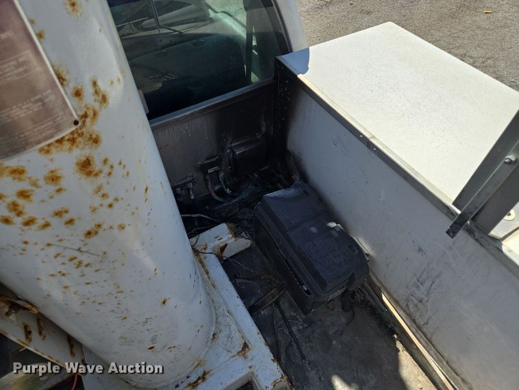 image for item EQ6819 2012 Ford F450 Super Duty bucket truck