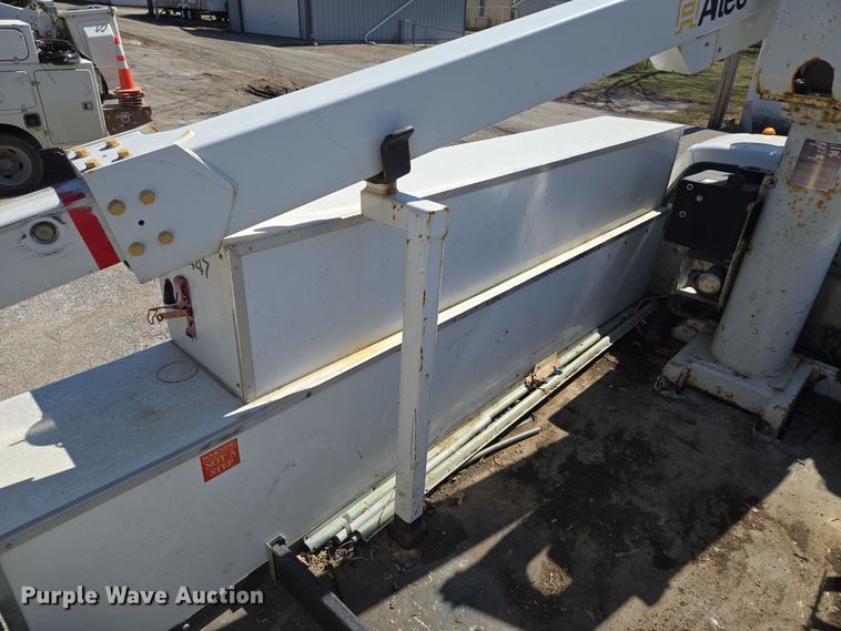 image for item EQ6819 2012 Ford F450 Super Duty bucket truck