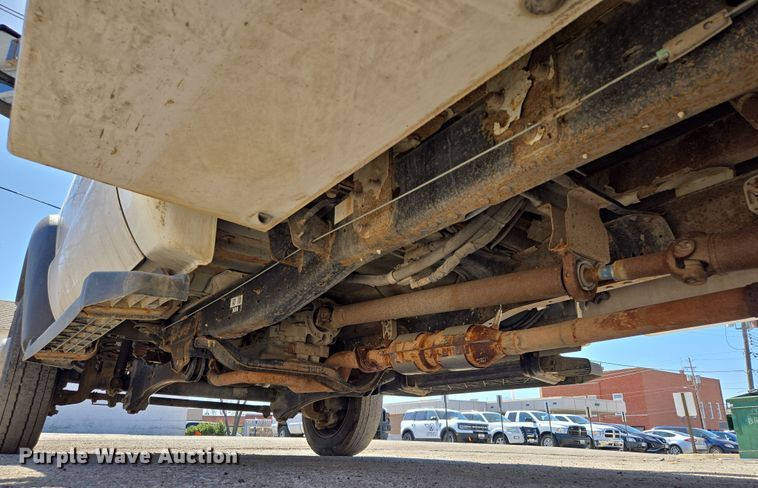 image for item EQ6819 2012 Ford F450 Super Duty bucket truck