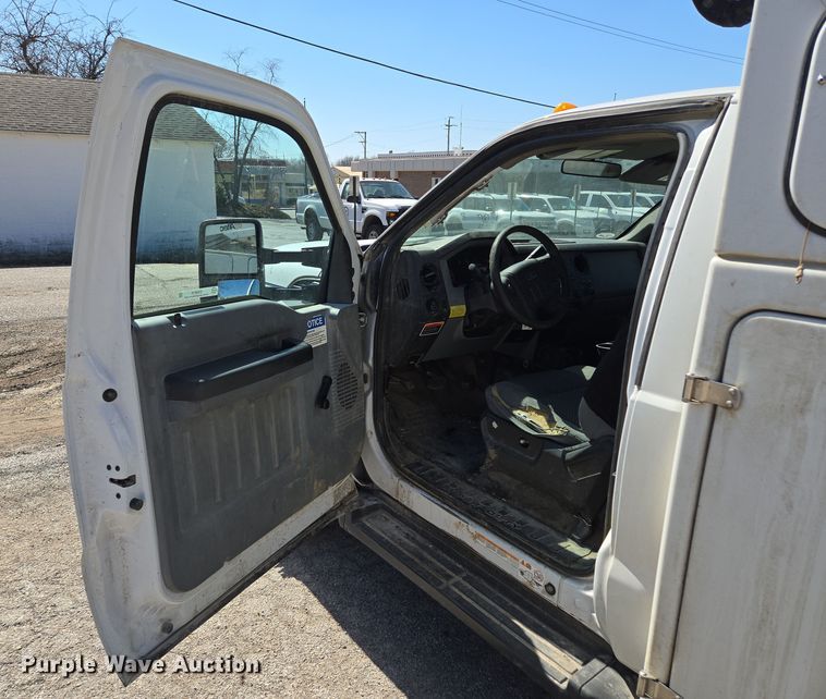 image for item EQ6819 2012 Ford F450 Super Duty bucket truck