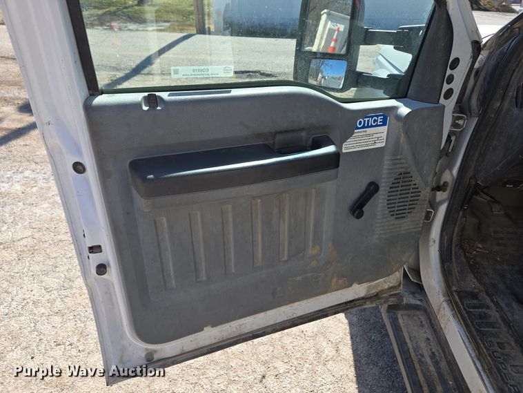 image for item EQ6819 2012 Ford F450 Super Duty bucket truck