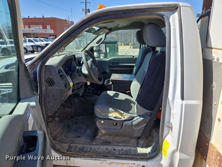 image for item EQ6819 2012 Ford F450 Super Duty bucket truck