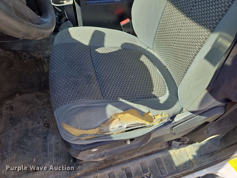 image for item EQ6819 2012 Ford F450 Super Duty bucket truck