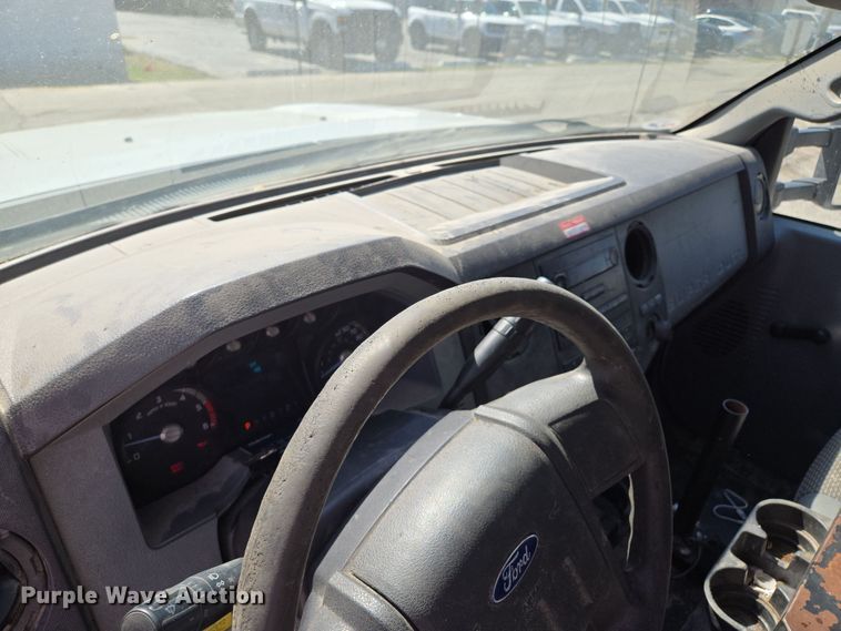 image for item EQ6819 2012 Ford F450 Super Duty bucket truck