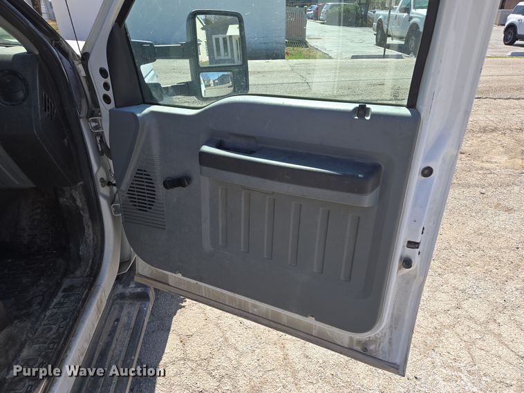 image for item EQ6819 2012 Ford F450 Super Duty bucket truck