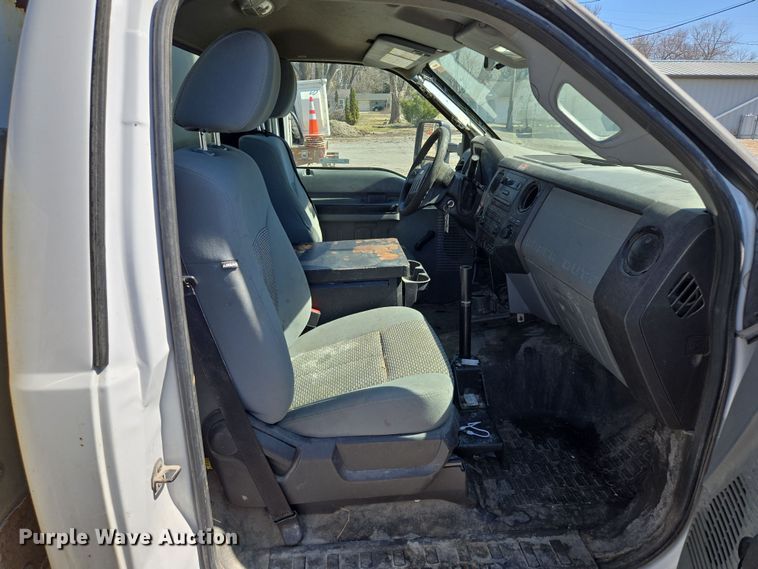 image for item EQ6819 2012 Ford F450 Super Duty bucket truck