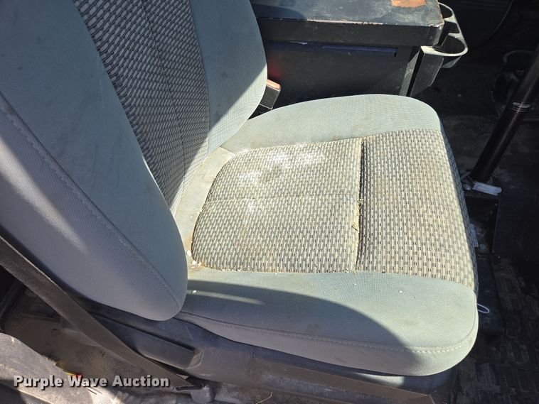 image for item EQ6819 2012 Ford F450 Super Duty bucket truck