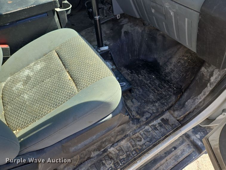 image for item EQ6819 2012 Ford F450 Super Duty bucket truck