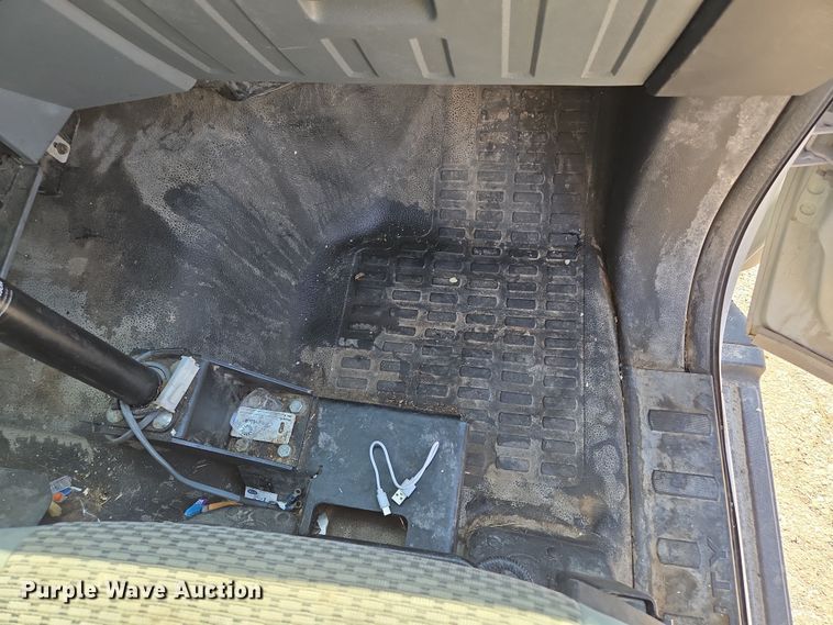 image for item EQ6819 2012 Ford F450 Super Duty bucket truck