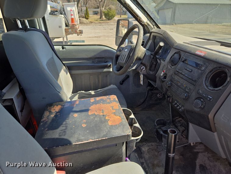 image for item EQ6819 2012 Ford F450 Super Duty bucket truck