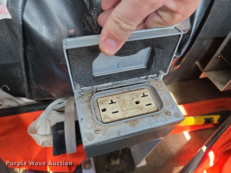 image for item EQ6819 2012 Ford F450 Super Duty bucket truck