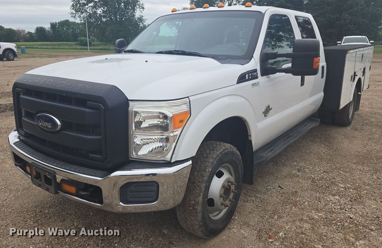 image for item ER5421 2013 Ford F350 Super Duty Crew Cab utility bed pickup truck