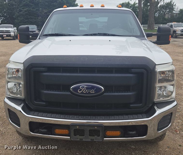 image for item ER5421 2013 Ford F350 Super Duty Crew Cab utility bed pickup truck