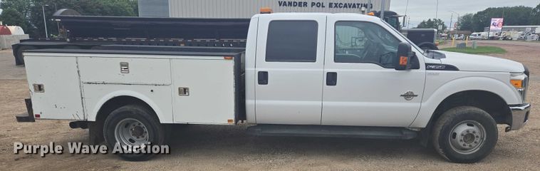 image for item ER5421 2013 Ford F350 Super Duty Crew Cab utility bed pickup truck