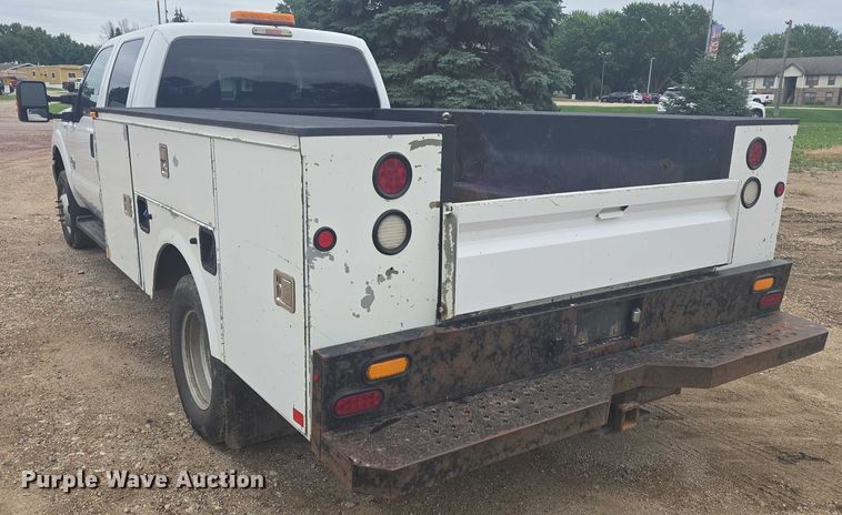 image for item ER5421 2013 Ford F350 Super Duty Crew Cab utility bed pickup truck