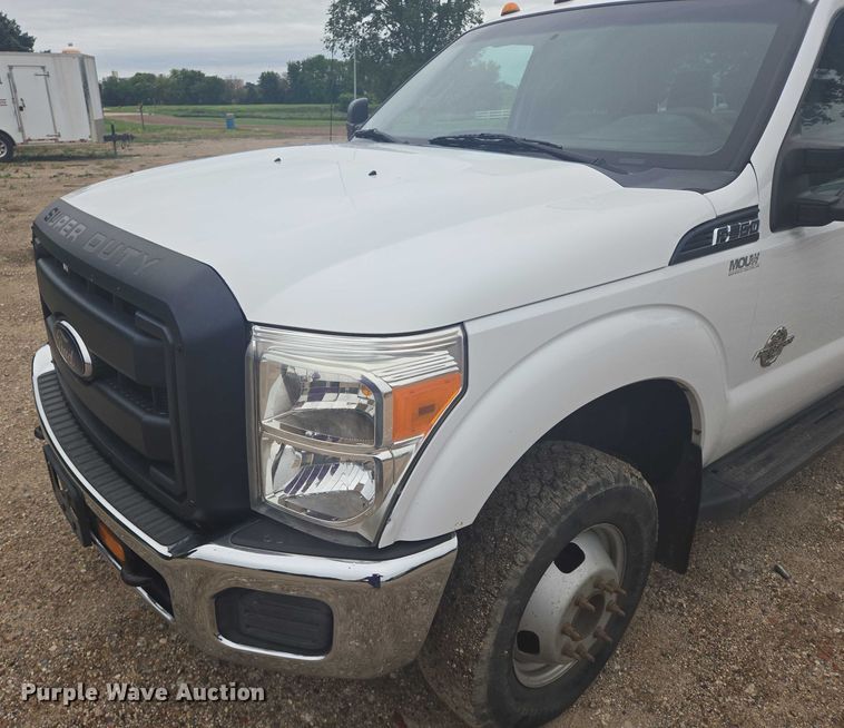 image for item ER5421 2013 Ford F350 Super Duty Crew Cab utility bed pickup truck