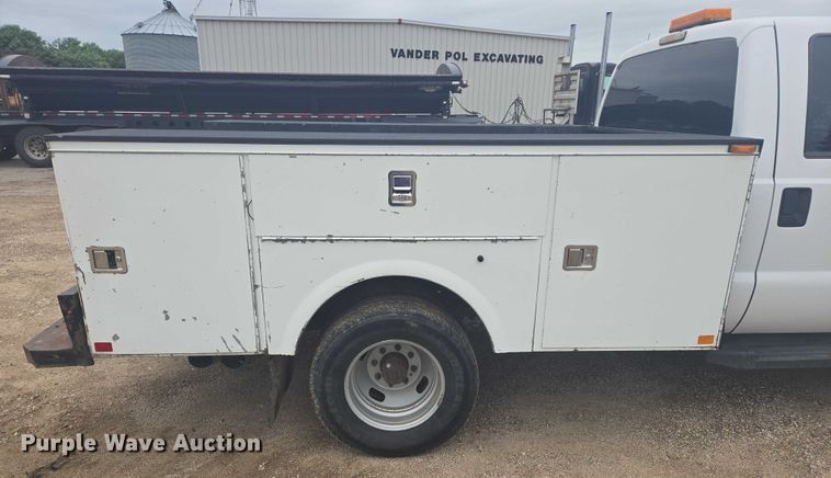 image for item ER5421 2013 Ford F350 Super Duty Crew Cab utility bed pickup truck