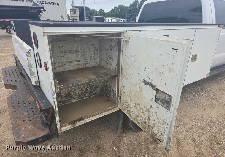 image for item ER5421 2013 Ford F350 Super Duty Crew Cab utility bed pickup truck
