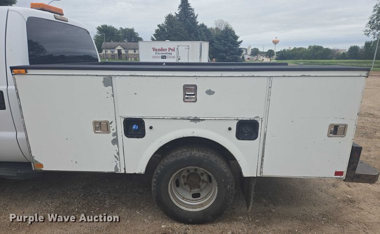 image for item ER5421 2013 Ford F350 Super Duty Crew Cab utility bed pickup truck