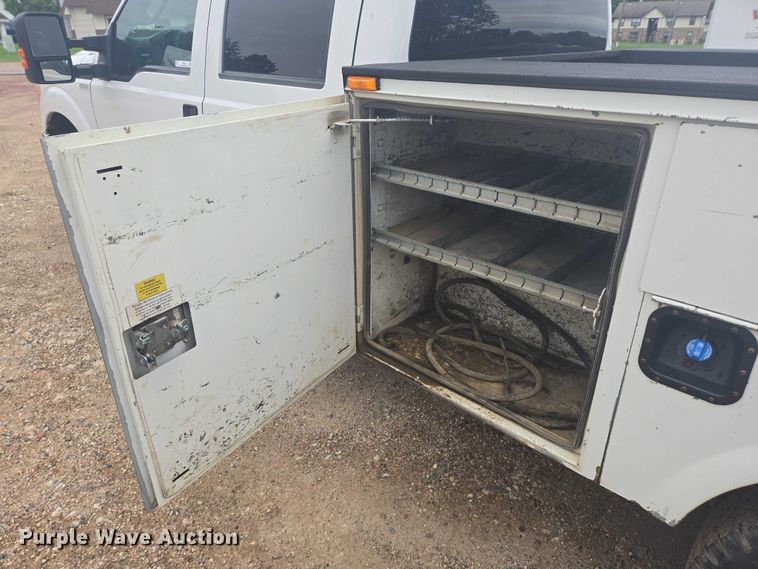 image for item ER5421 2013 Ford F350 Super Duty Crew Cab utility bed pickup truck