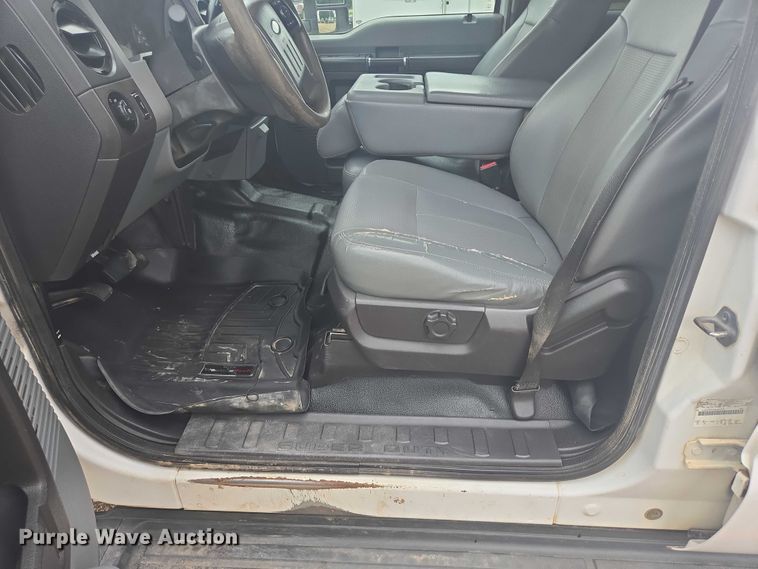 image for item ER5421 2013 Ford F350 Super Duty Crew Cab utility bed pickup truck