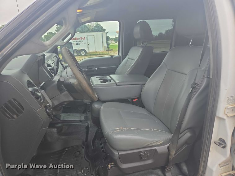 image for item ER5421 2013 Ford F350 Super Duty Crew Cab utility bed pickup truck