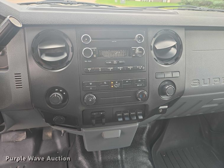 image for item ER5421 2013 Ford F350 Super Duty Crew Cab utility bed pickup truck