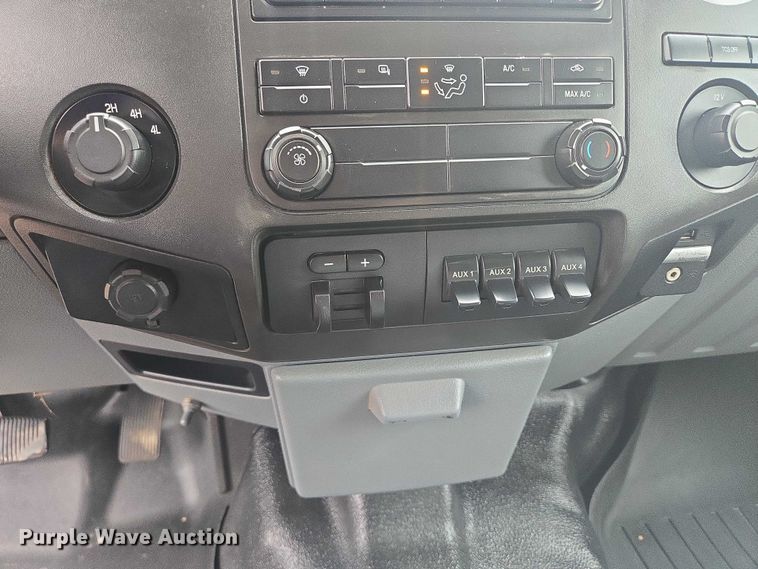 image for item ER5421 2013 Ford F350 Super Duty Crew Cab utility bed pickup truck