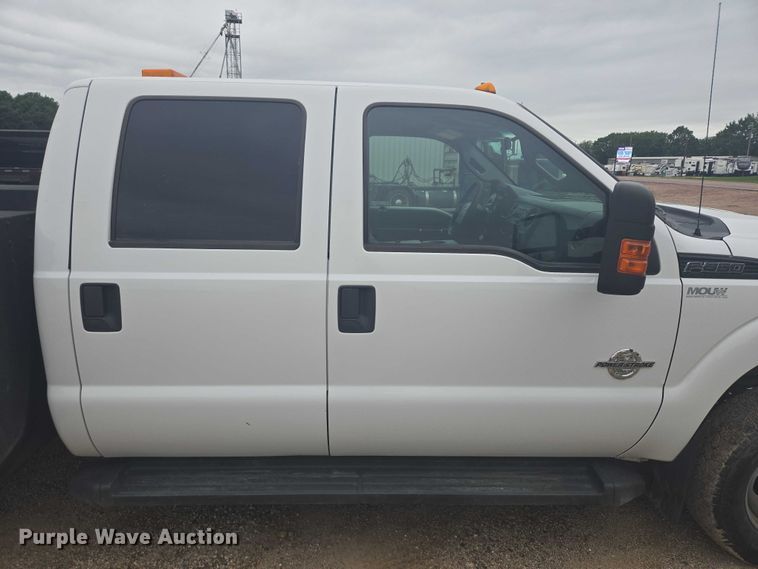 image for item ER5421 2013 Ford F350 Super Duty Crew Cab utility bed pickup truck