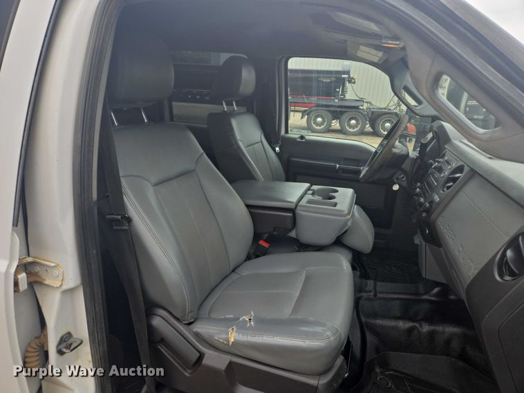 image for item ER5421 2013 Ford F350 Super Duty Crew Cab utility bed pickup truck