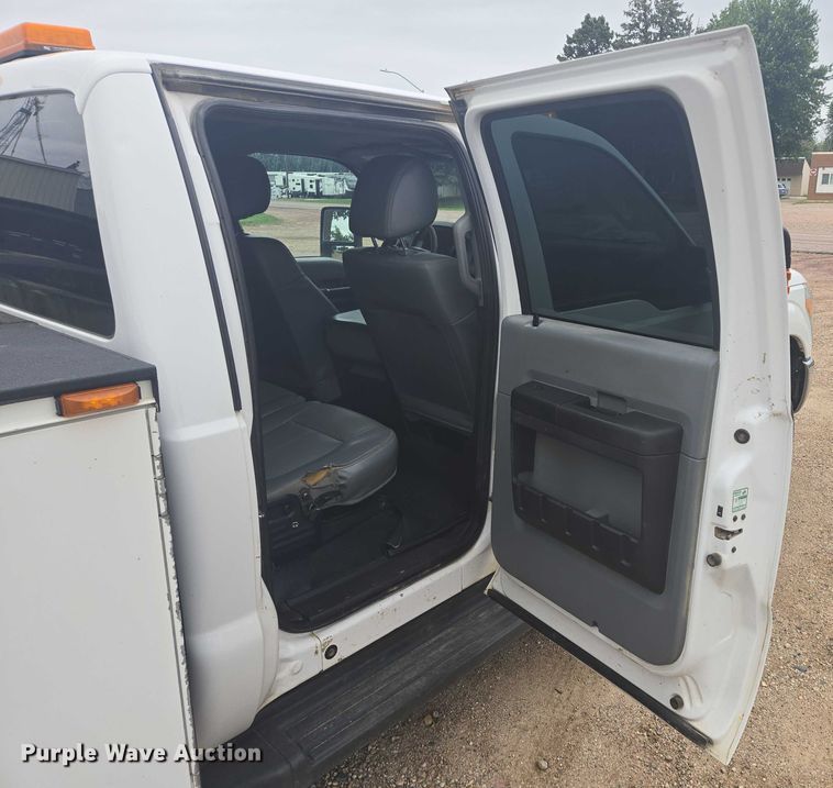 image for item ER5421 2013 Ford F350 Super Duty Crew Cab utility bed pickup truck