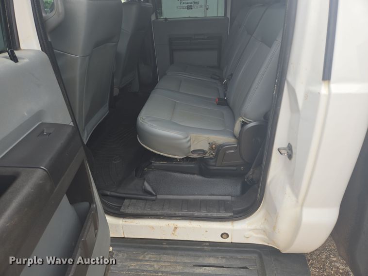 image for item ER5421 2013 Ford F350 Super Duty Crew Cab utility bed pickup truck