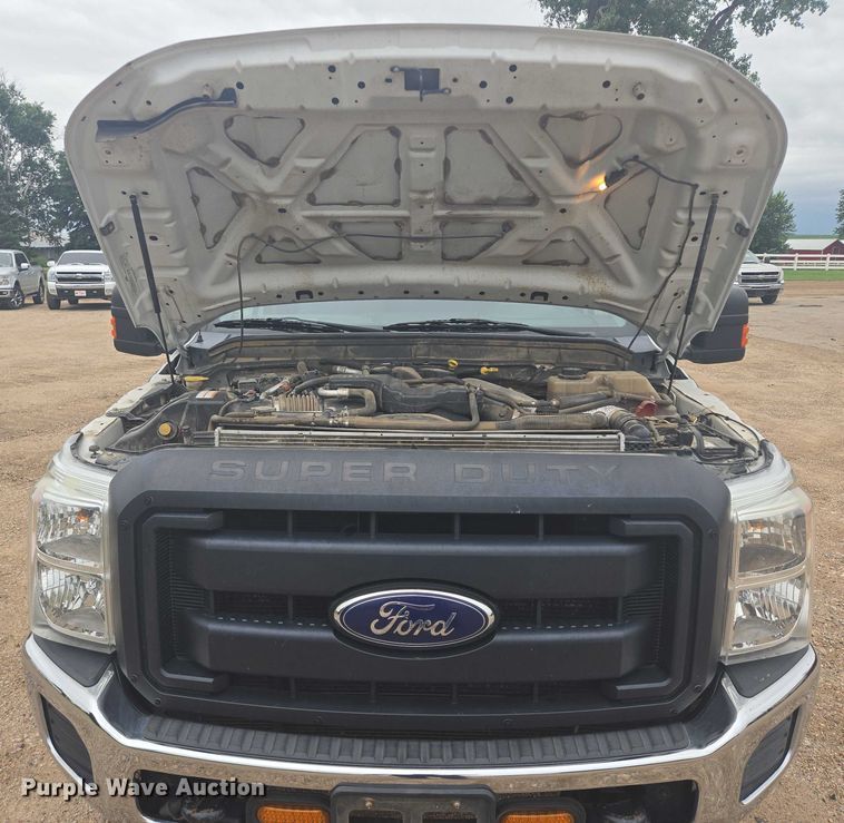 image for item ER5421 2013 Ford F350 Super Duty Crew Cab utility bed pickup truck