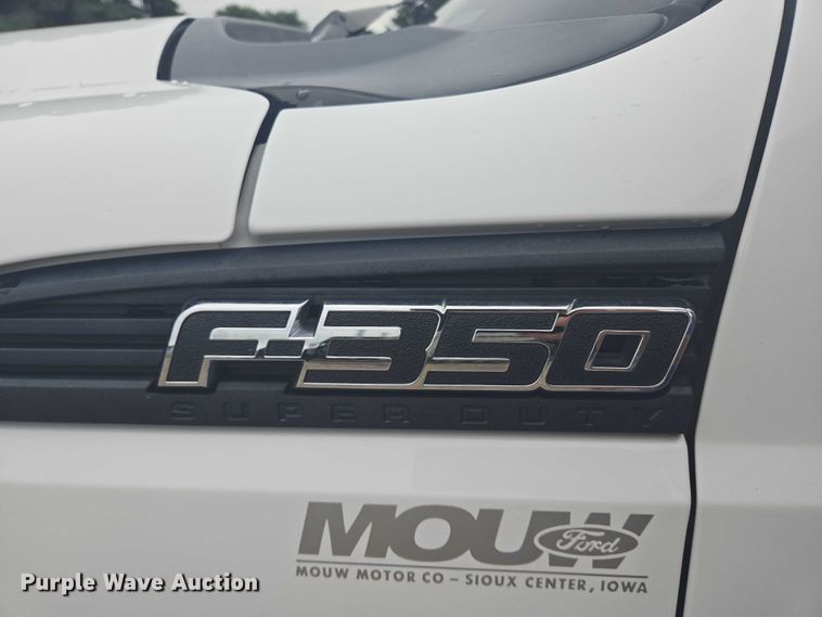 image for item ER5421 2013 Ford F350 Super Duty Crew Cab utility bed pickup truck