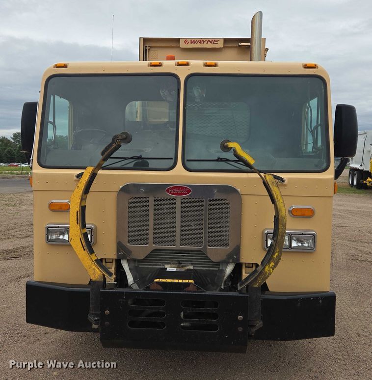 image for item ER5423 2014 Peterbilt 320 refuse truck