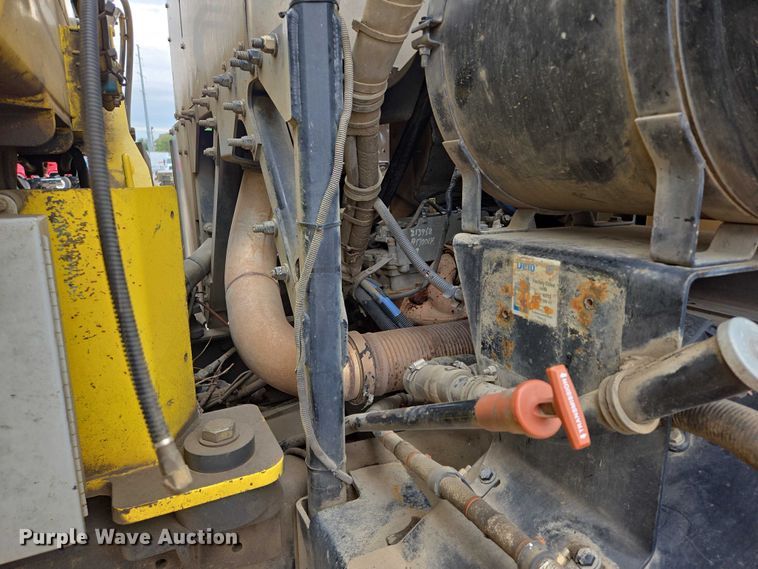 image for item ER5423 2014 Peterbilt 320 refuse truck