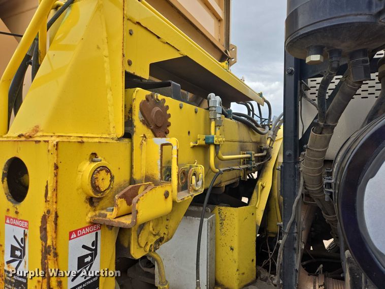 image for item ER5423 2014 Peterbilt 320 refuse truck