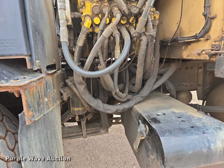 image for item ER5423 2014 Peterbilt 320 refuse truck