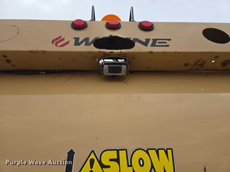 image for item ER5423 2014 Peterbilt 320 refuse truck