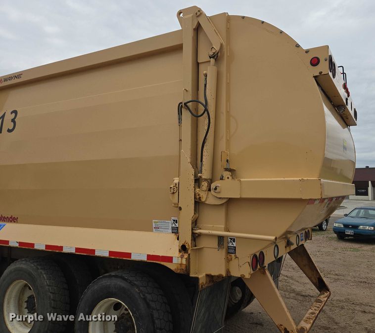 image for item ER5423 2014 Peterbilt 320 refuse truck