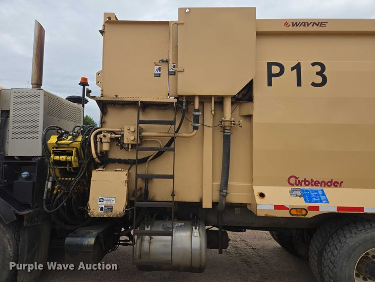 image for item ER5423 2014 Peterbilt 320 refuse truck