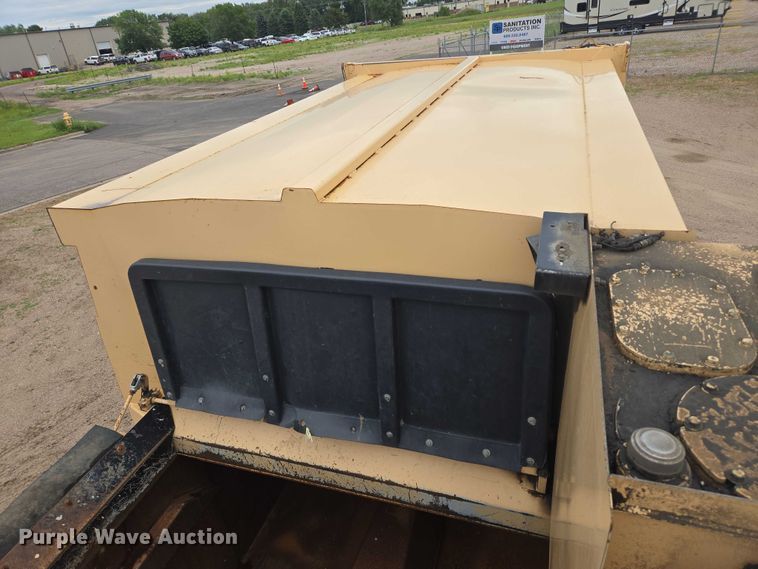 image for item ER5423 2014 Peterbilt 320 refuse truck