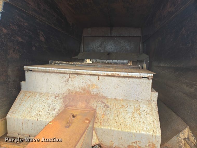 image for item ER5423 2014 Peterbilt 320 refuse truck