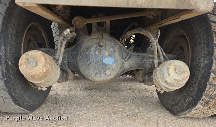 image for item ER5423 2014 Peterbilt 320 refuse truck