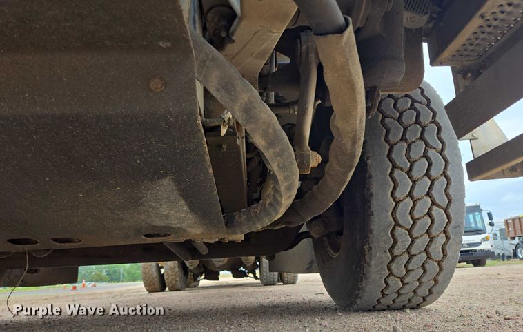 image for item ER5423 2014 Peterbilt 320 refuse truck